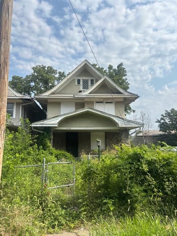 2508 E 42nd Street — photo 2
