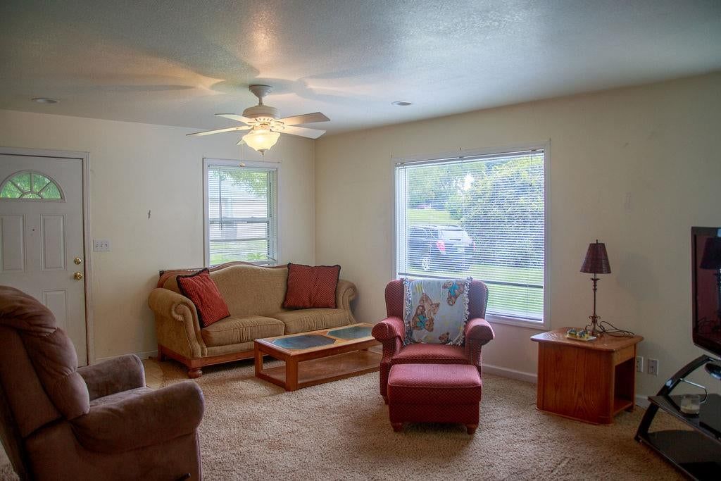 1926 Garland Street, Leavenworth, KS: listing photo 2