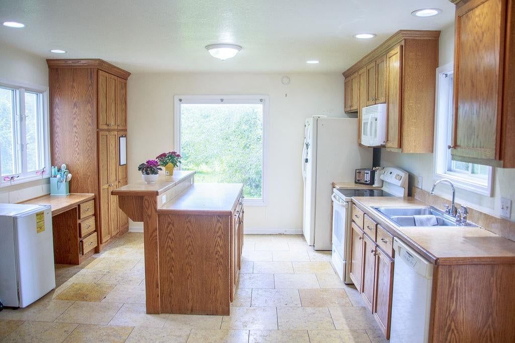 1926 Garland Street, Leavenworth, KS: listing photo 3