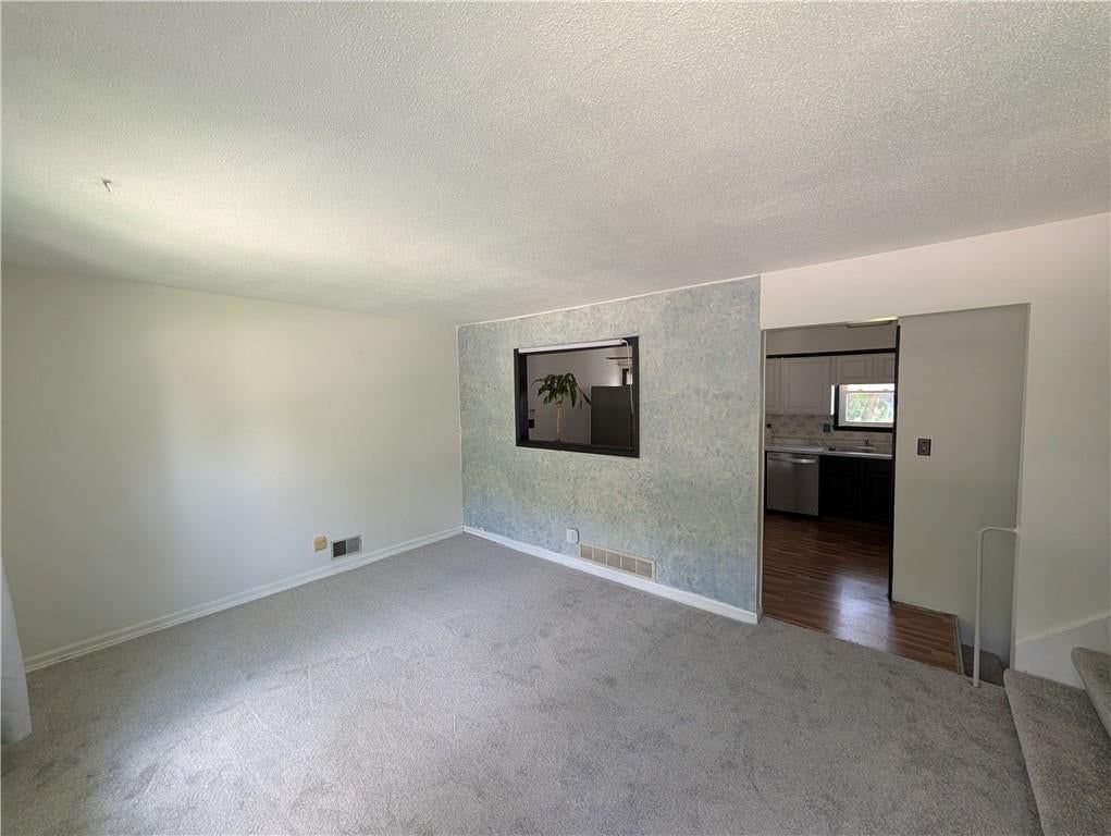 8 NW Noel Street — photo 3