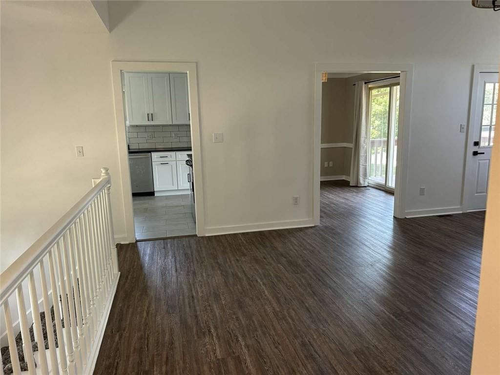 519 NE Timbercreek Drive — photo 4