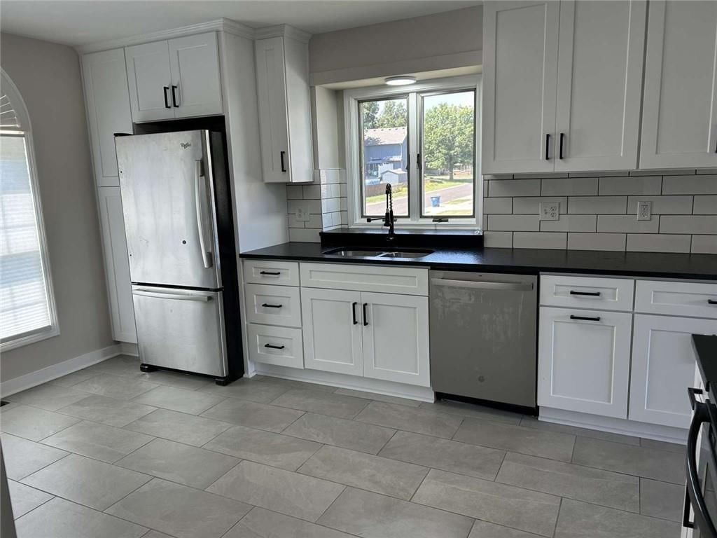 519 NE Timbercreek Drive — photo 8