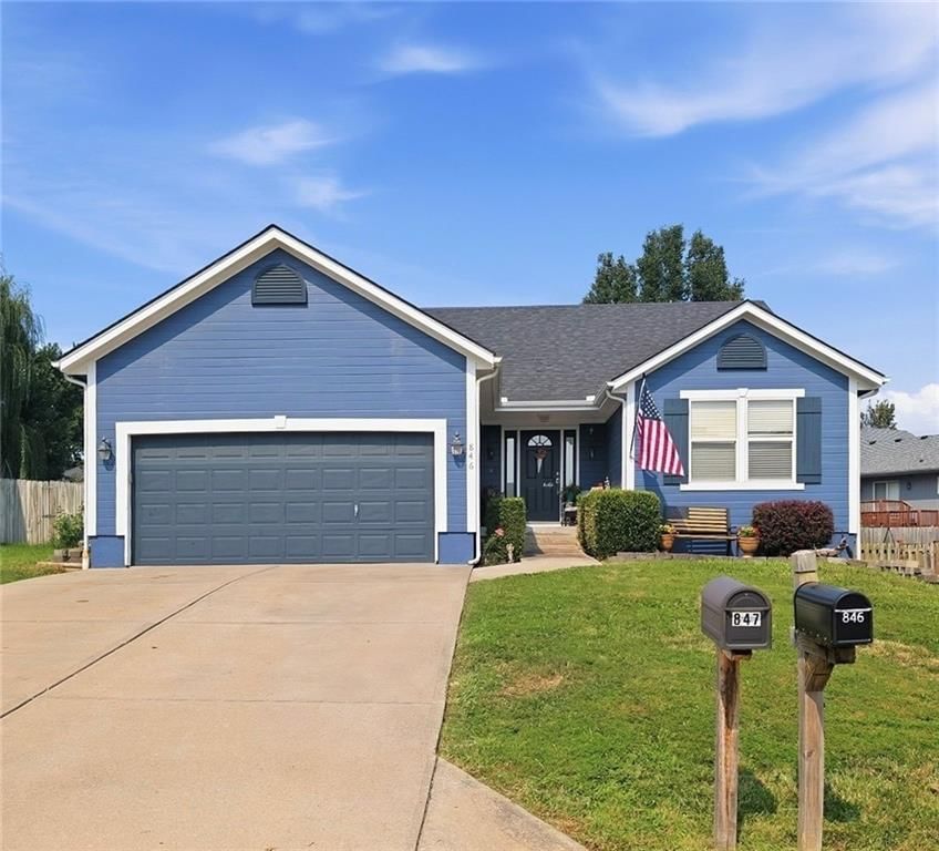 846 SW Country Hill Drive — photo 1