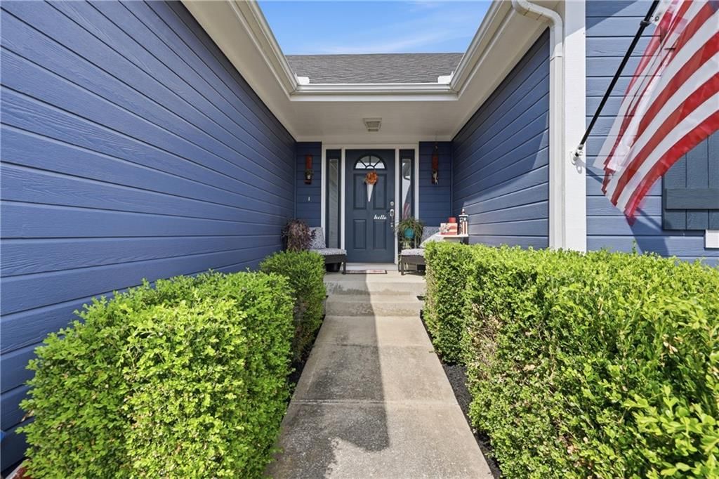 846 SW Country Hill Drive — photo 2