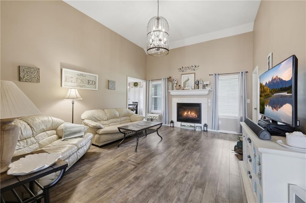 846 SW Country Hill Drive — photo 3