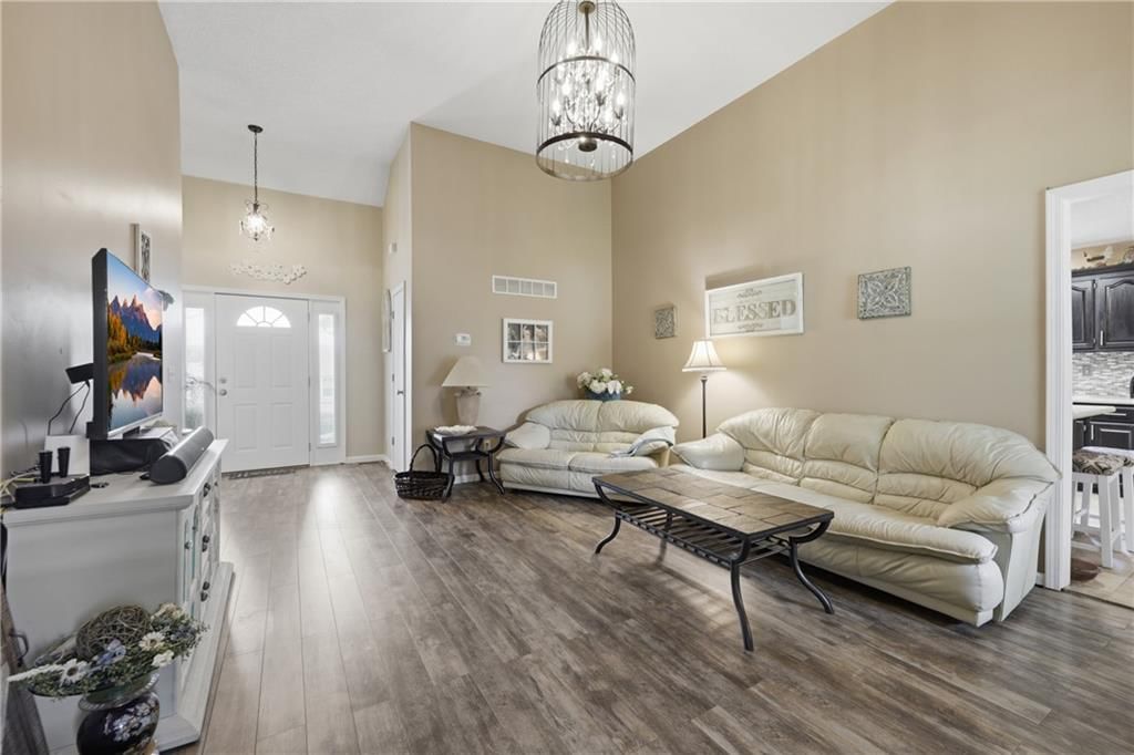 846 SW Country Hill Drive — photo 4