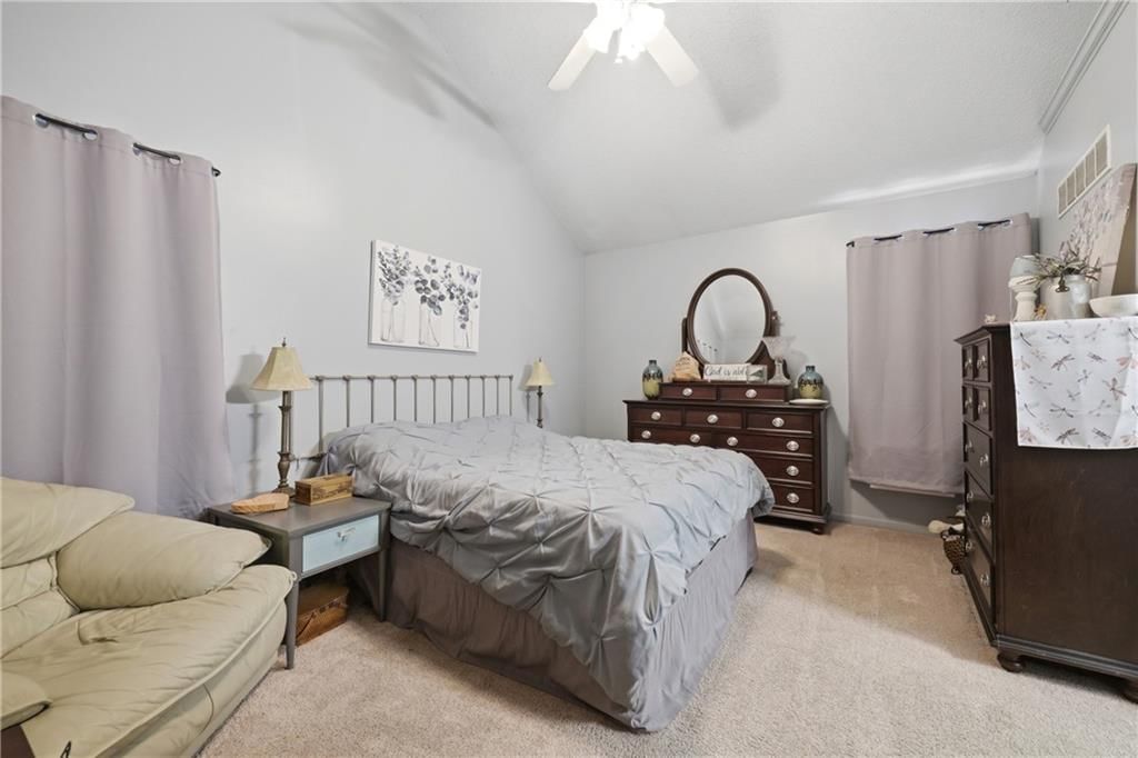 846 SW Country Hill Drive — photo 8