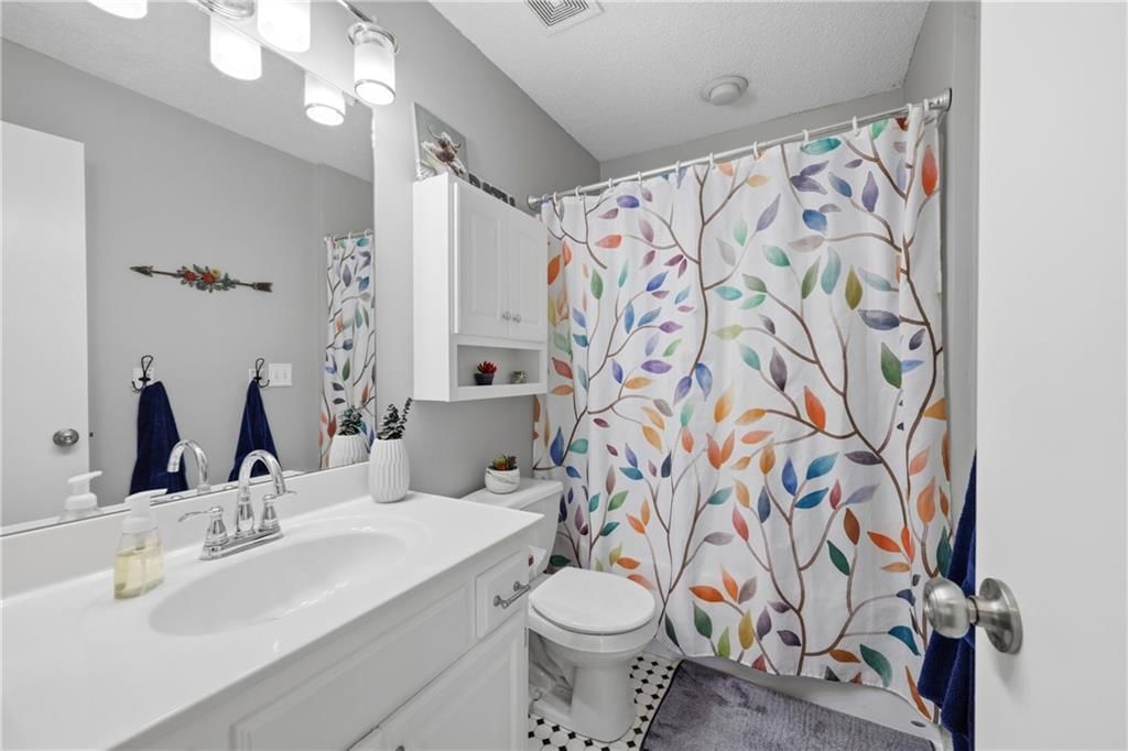 846 SW Country Hill Drive — photo 16