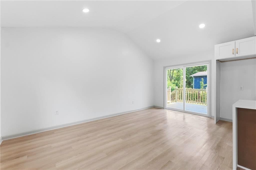 5429 Maple Street — photo 10