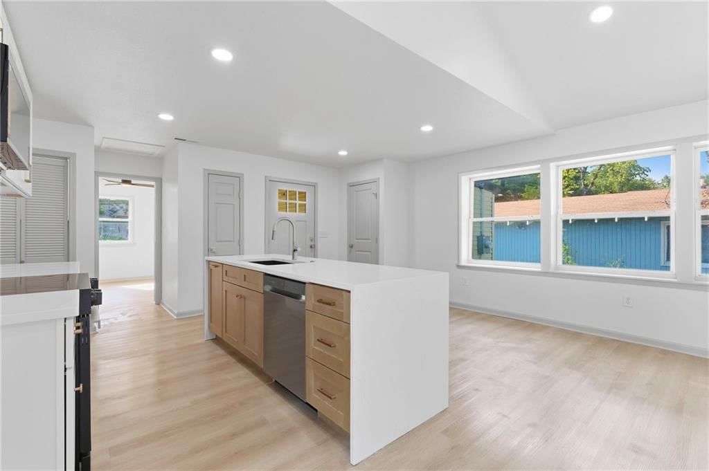 5429 Maple Street — photo 11