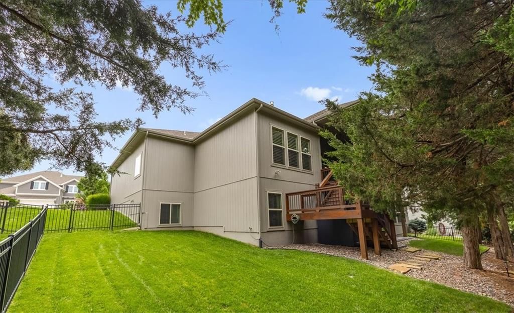 12110 S Belmont Drive — photo 32
