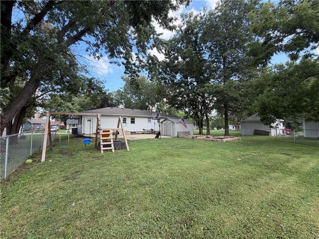 305 Fir Street — photo 7