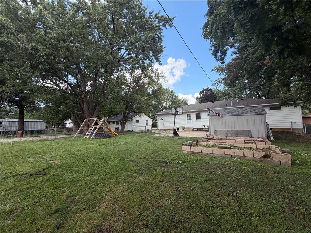 305 Fir Street — photo 8
