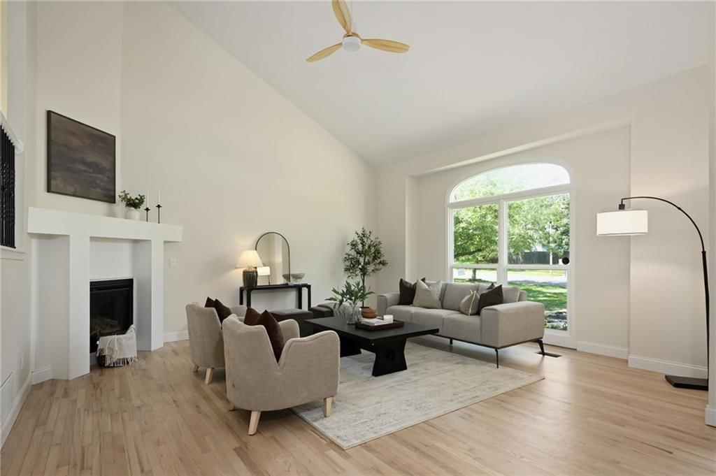 5621 W 151st Terrace — photo 3