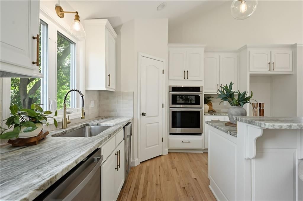 5621 W 151st Terrace — photo 9