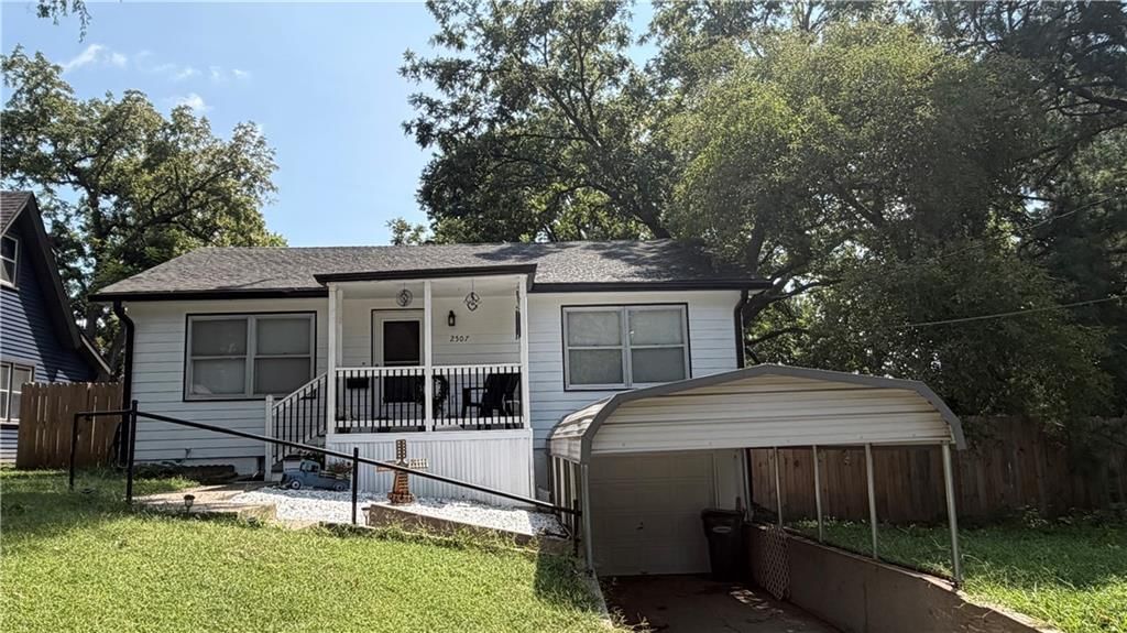 2507 Maple Avenue — photo 1
