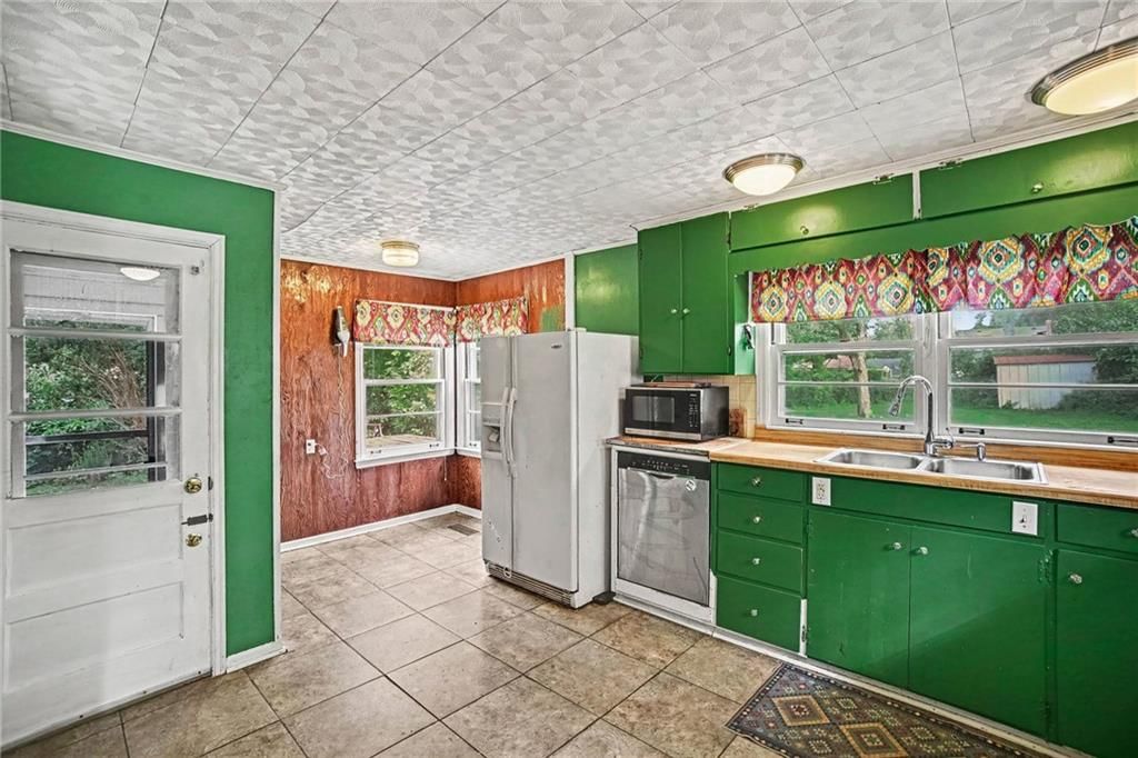 Photo 9 of 25 - 1208 W 25TH Terrace