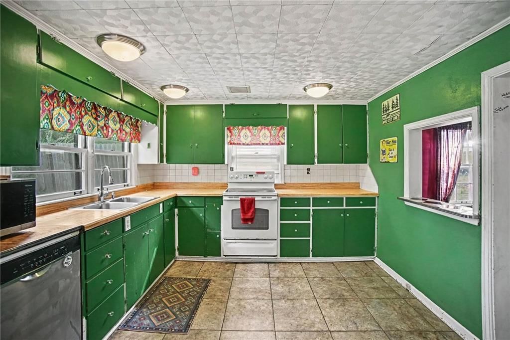 Photo 11 of 25 - 1208 W 25TH Terrace