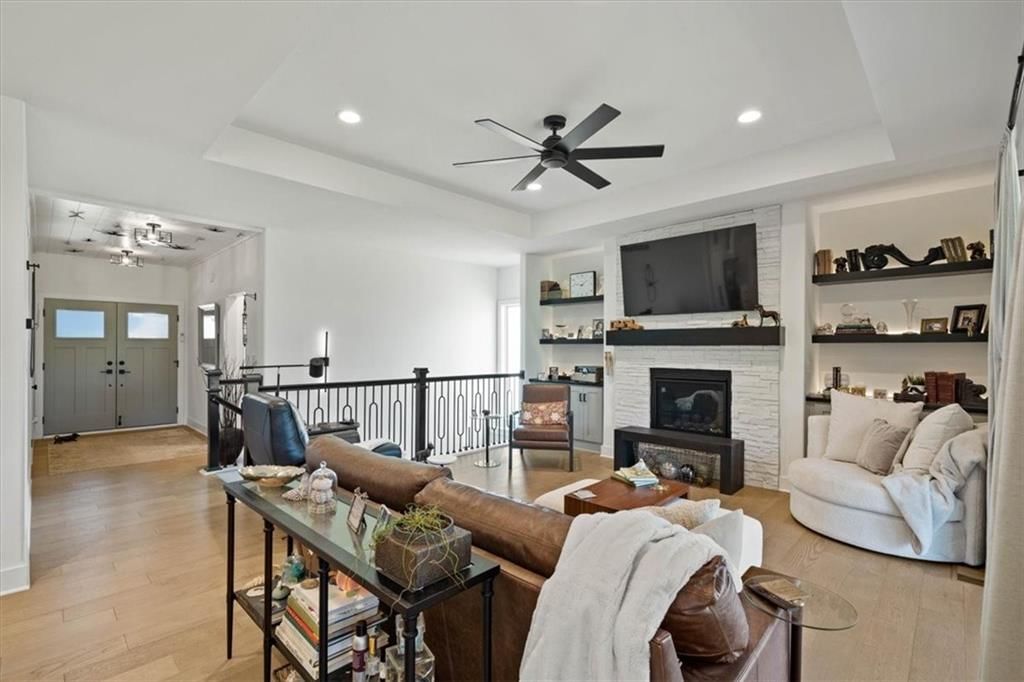 6141 N Chelsea Avenue — photo 3