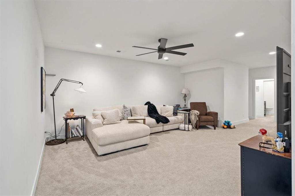 6141 N Chelsea Avenue — photo 24