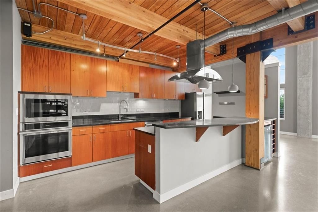 210 W 5th Street — photo 4
