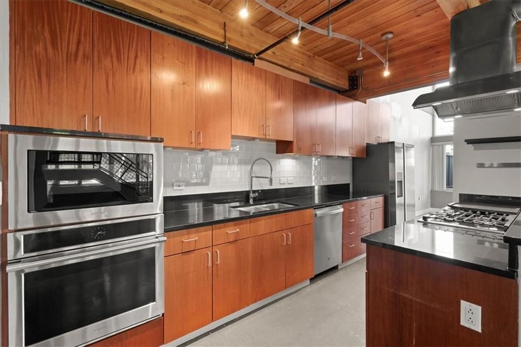 210 W 5th Street — photo 5
