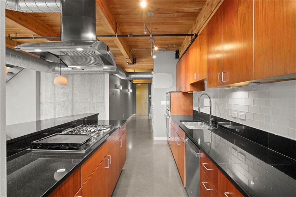 210 W 5th Street — photo 6