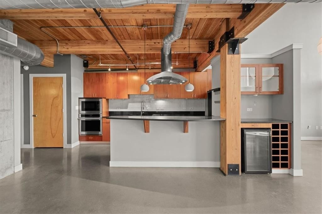 210 W 5th Street — photo 7