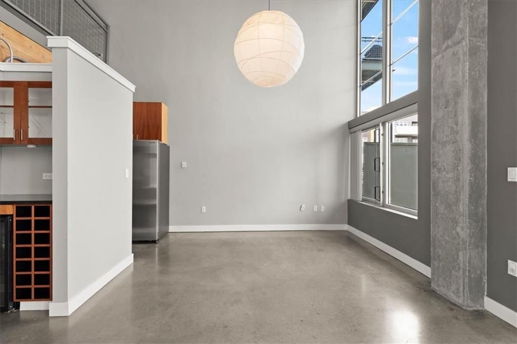 210 W 5th Street — photo 13
