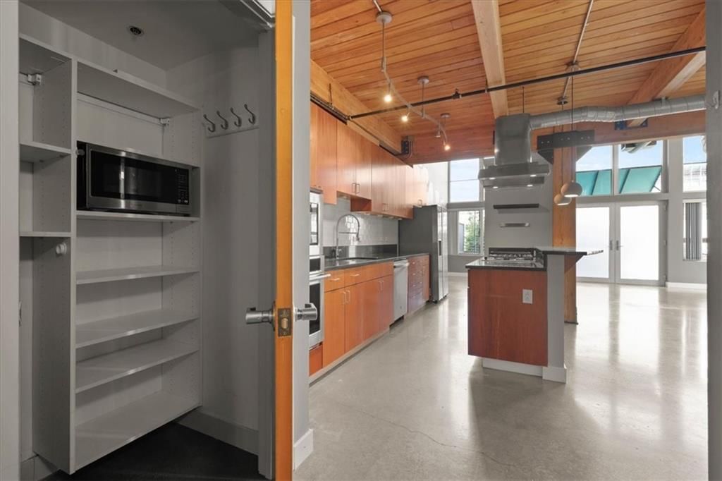 210 W 5th Street — photo 15