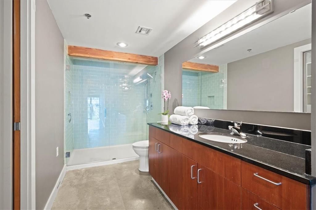 210 W 5th Street — photo 22