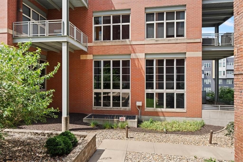 210 W 5th Street — photo 24