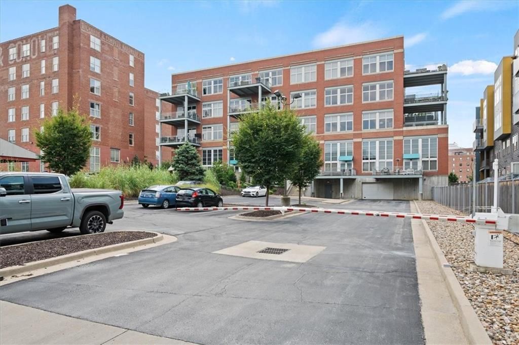 210 W 5th Street — photo 28