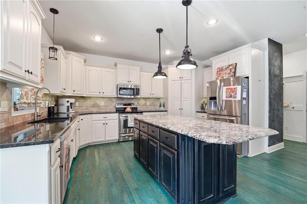 8808 N Oxford Avenue — photo 13
