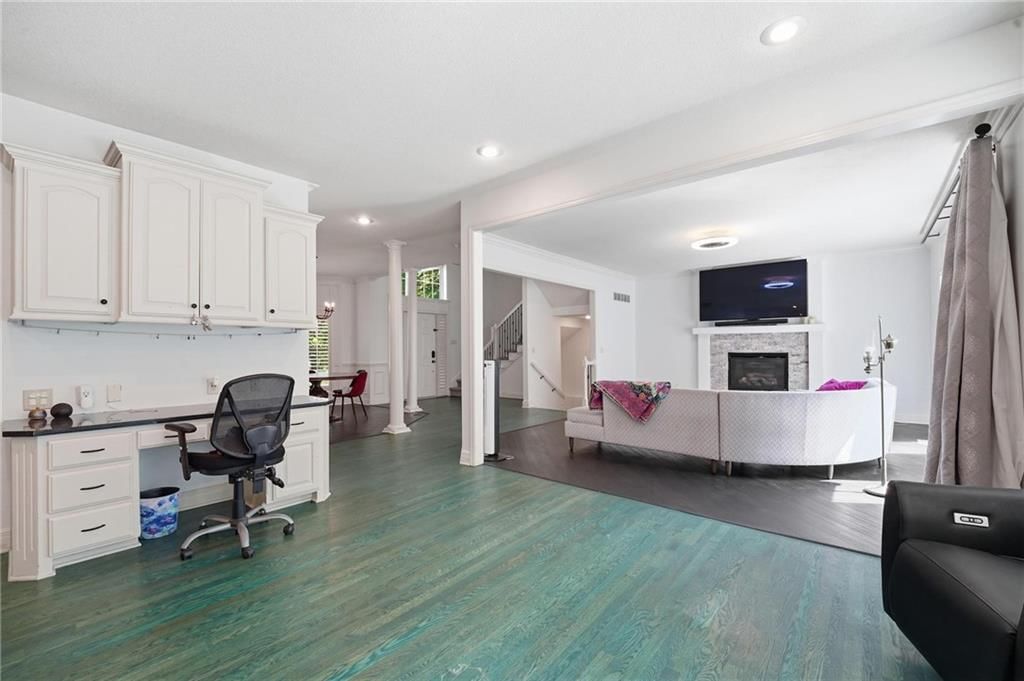 8808 N Oxford Avenue — photo 14