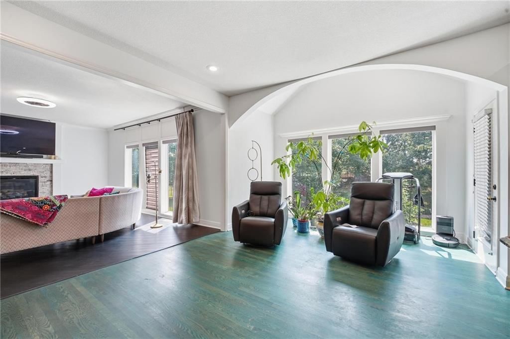 8808 N Oxford Avenue — photo 15