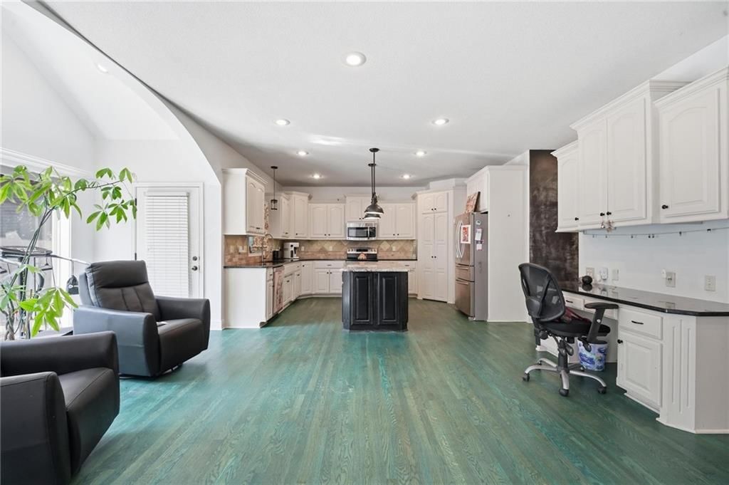 8808 N Oxford Avenue — photo 17