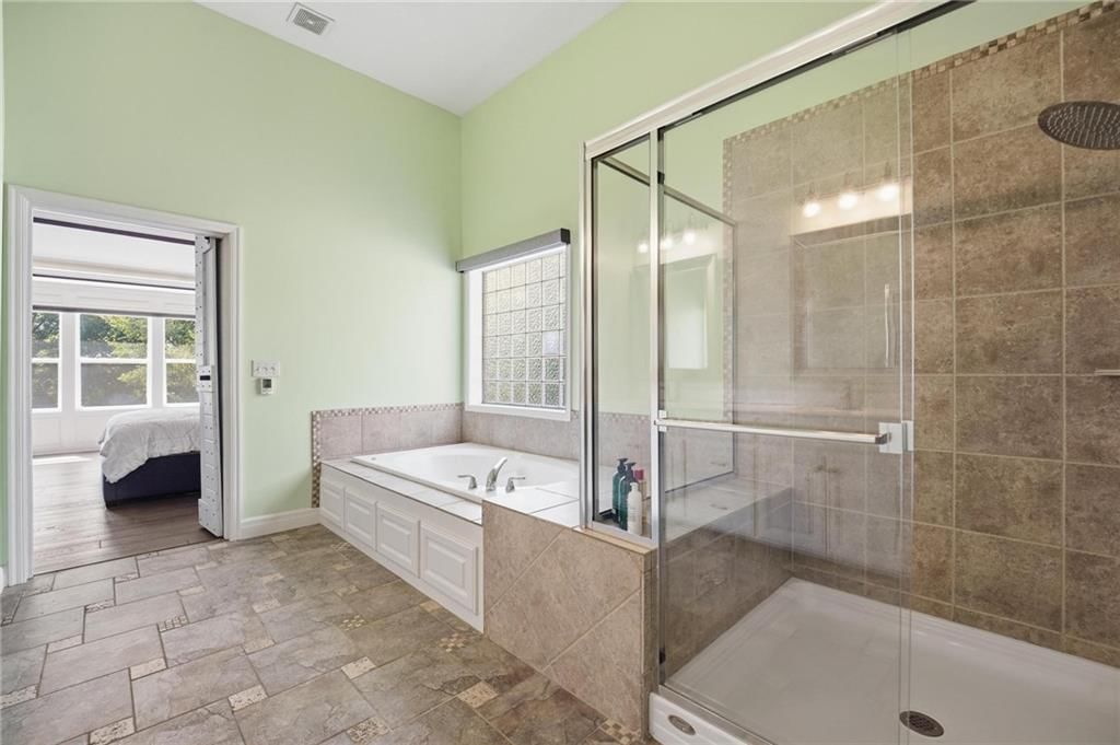 8808 N Oxford Avenue — photo 28