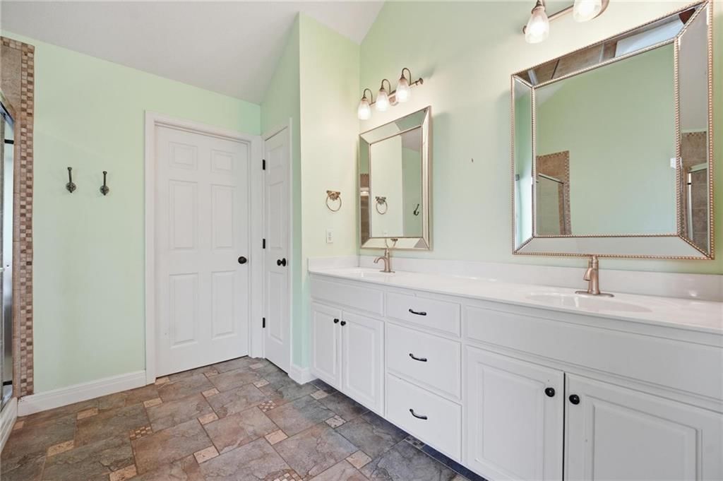 8808 N Oxford Avenue — photo 30