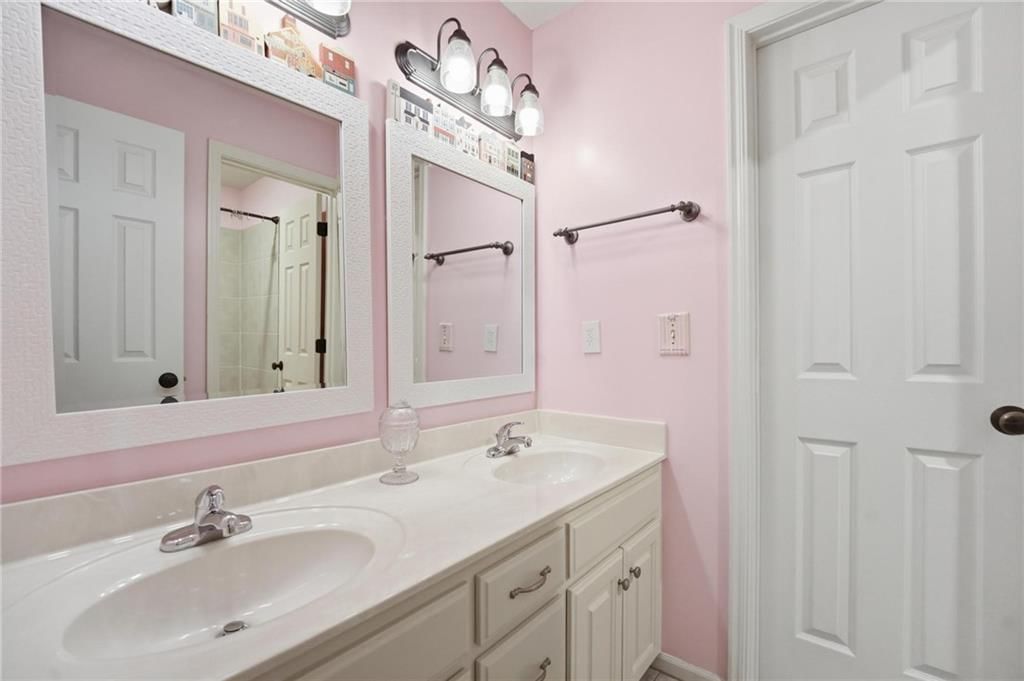 8808 N Oxford Avenue — photo 35