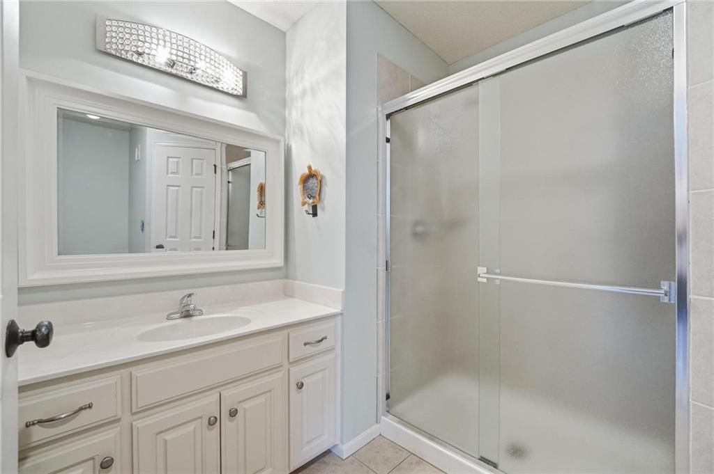 8808 N Oxford Avenue — photo 40