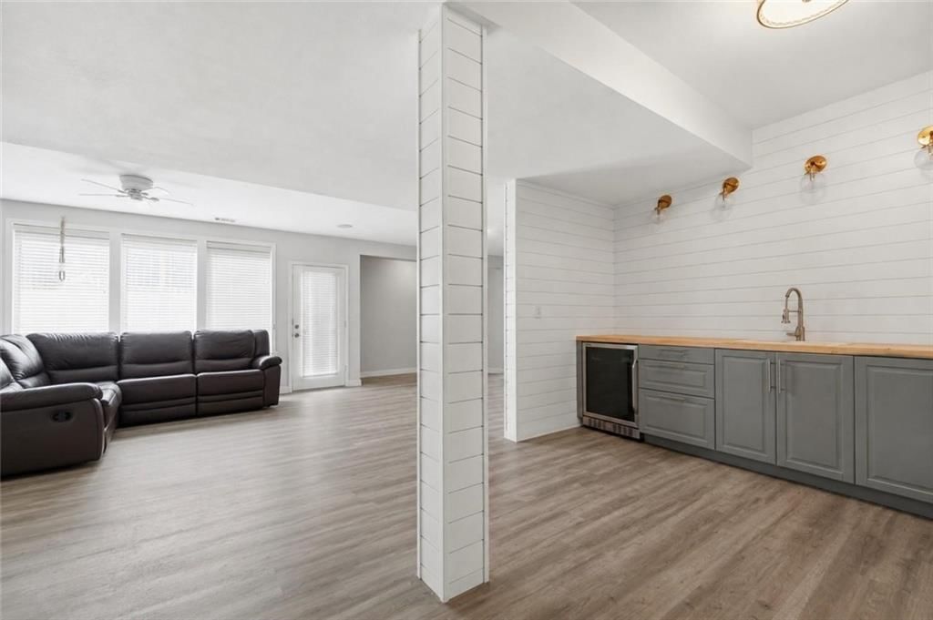 8808 N Oxford Avenue — photo 41