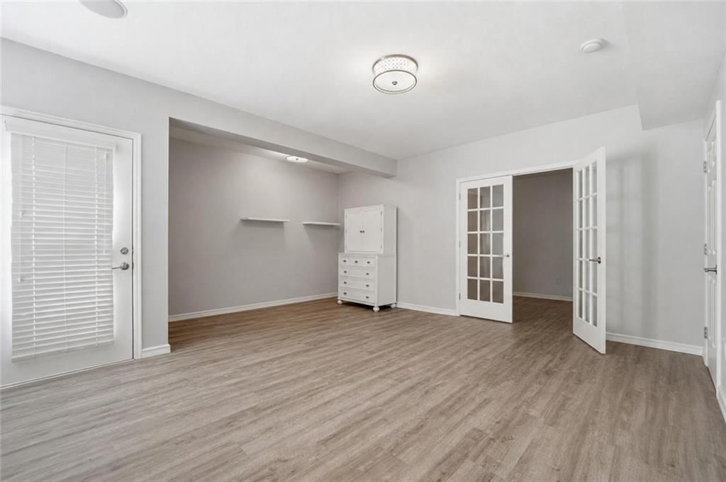 8808 N Oxford Avenue — photo 43