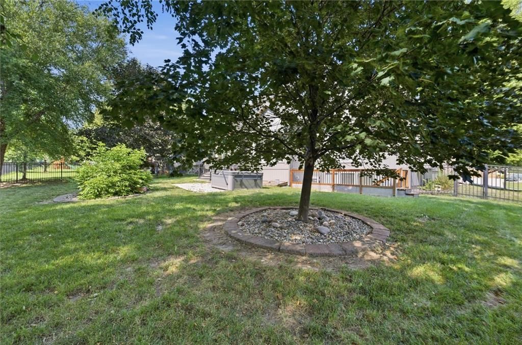 8808 N Oxford Avenue — photo 48