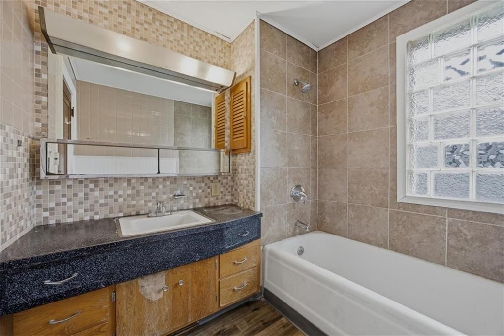 1800 FREEMAN Avenue — photo 14