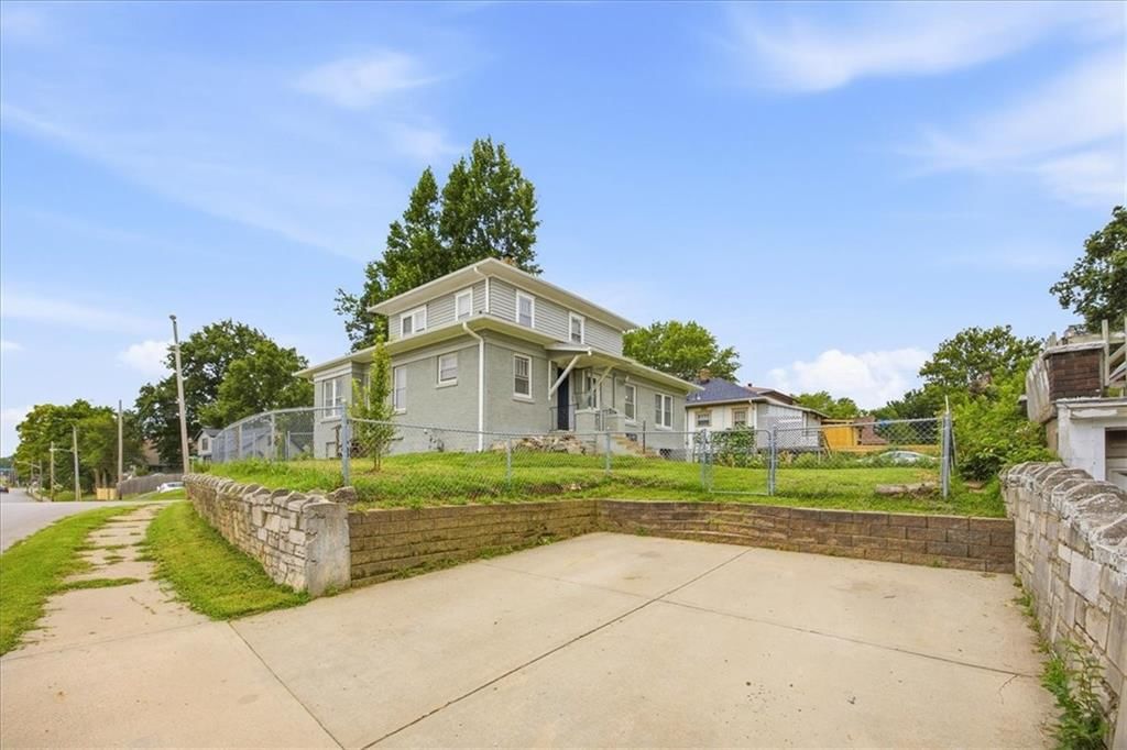 1800 FREEMAN Avenue — photo 27