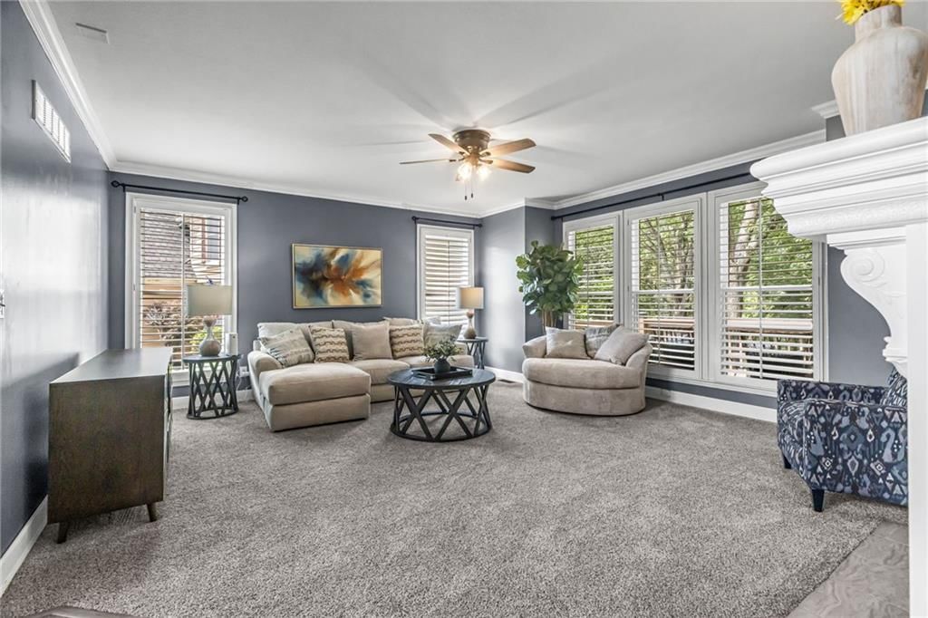 324 NW Bradford Street — photo 6