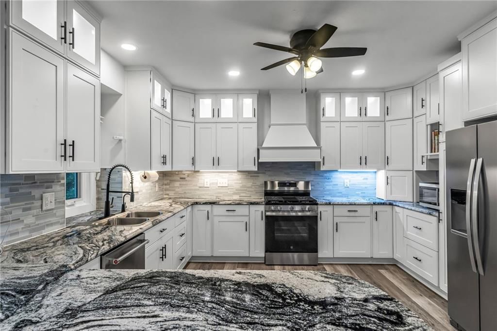 324 NW Bradford Street — photo 10