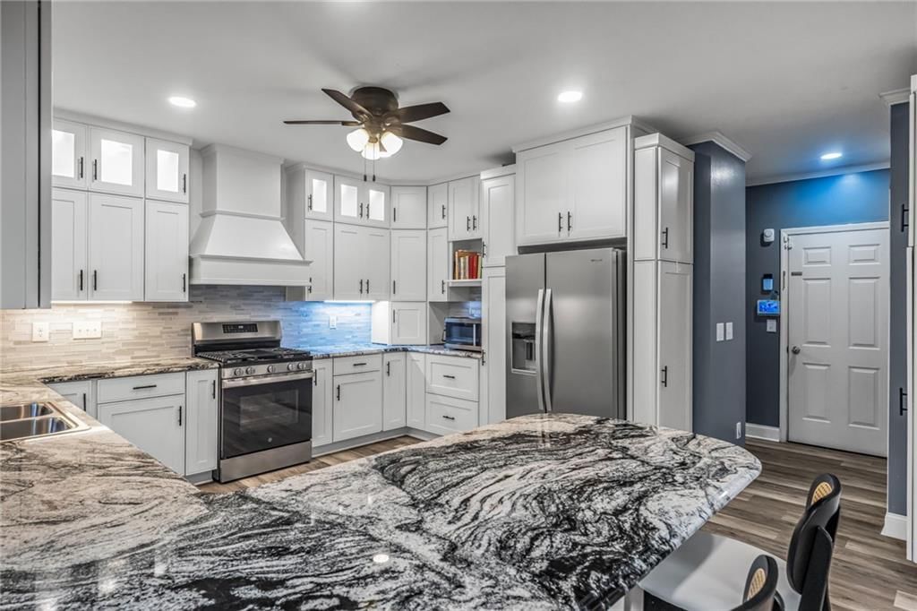 324 NW Bradford Street — photo 11