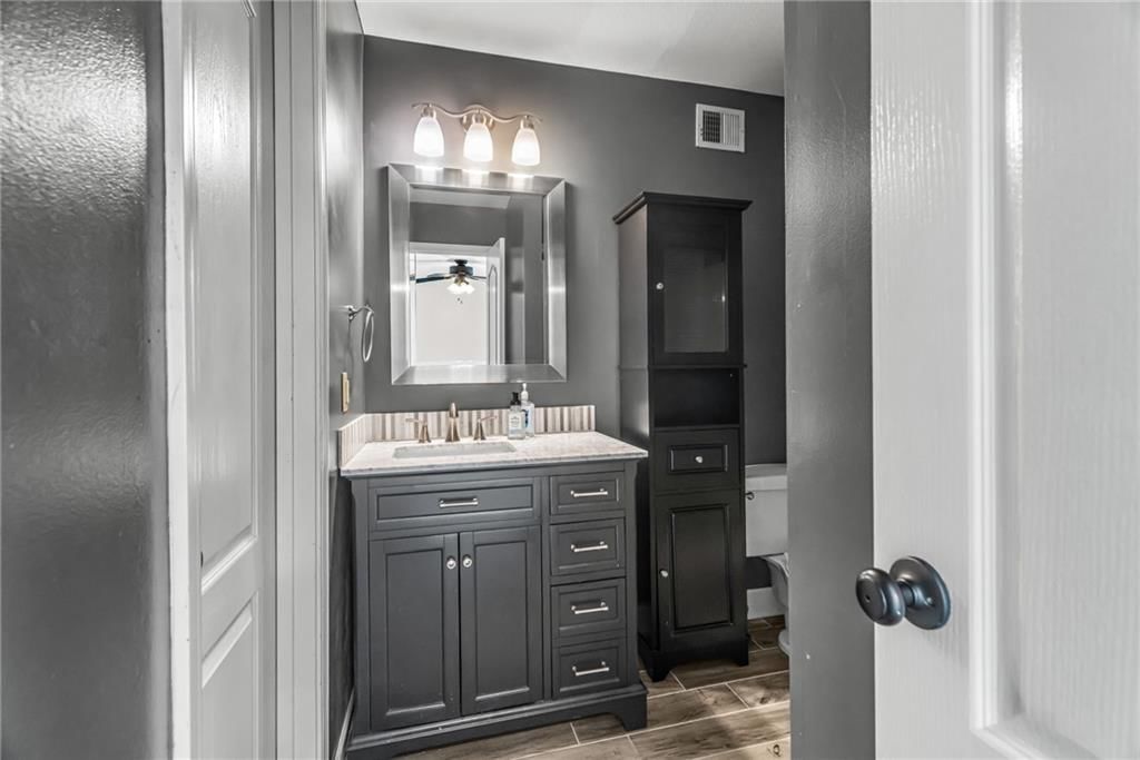 324 NW Bradford Street — photo 25